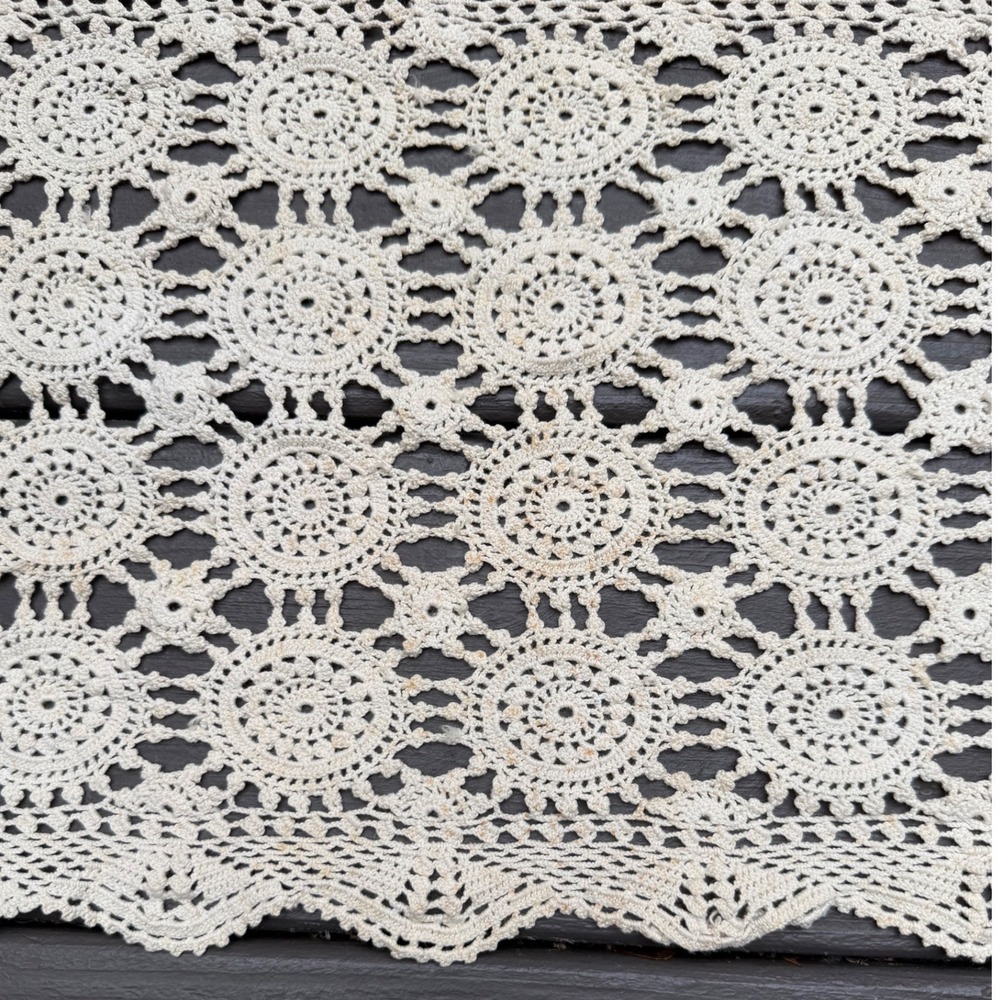 1.a.0.0.0.0.4 Vtg Crochet Lace Table Runner Dresser Scarf Medallion 55" Handmade